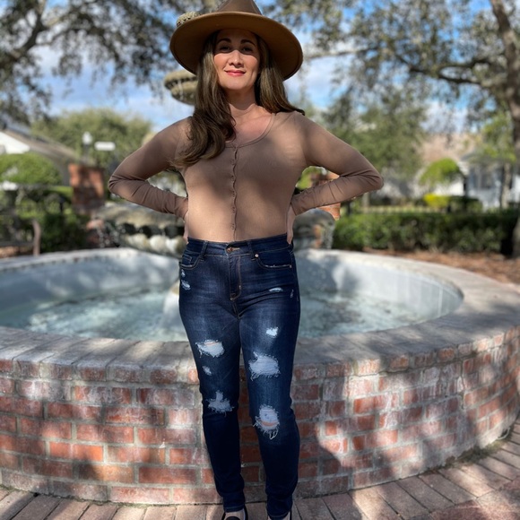 High-Rise Destroyed Premium Denim Skinny Jeans - Picture 8 of 9